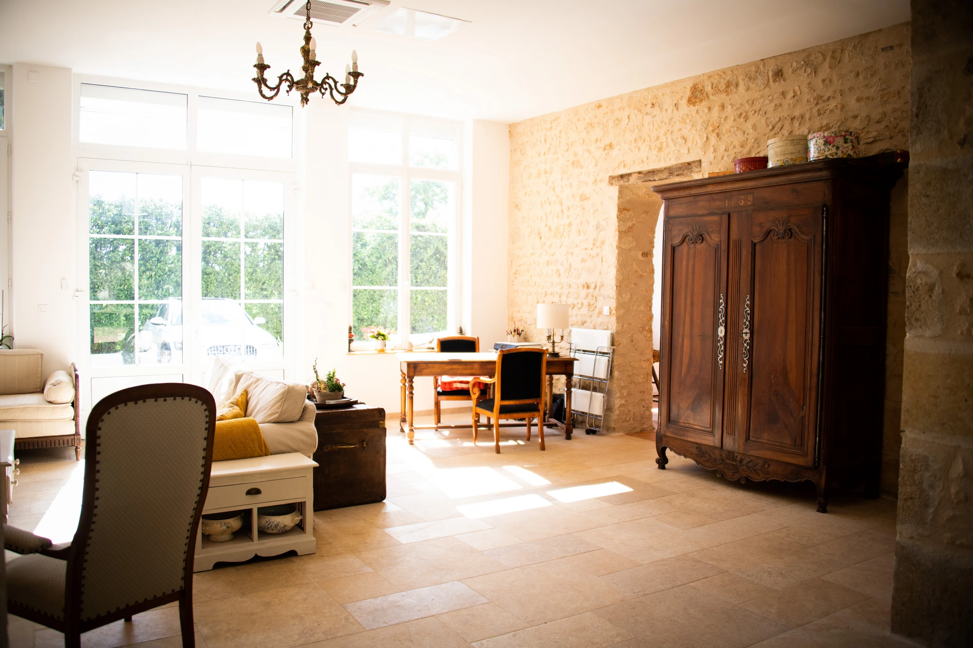 Salle à manger et espaces de vie du Gîte Pavillon
