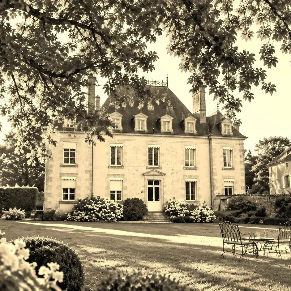 Portail d'entrée du Manoir du Domaine de la Briouse à Sanxay dans la Vienne