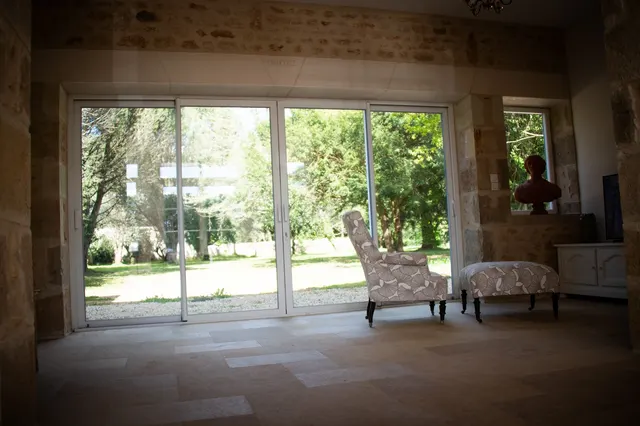 La façade du Gîte Pavillon au Domaine de la Briouse