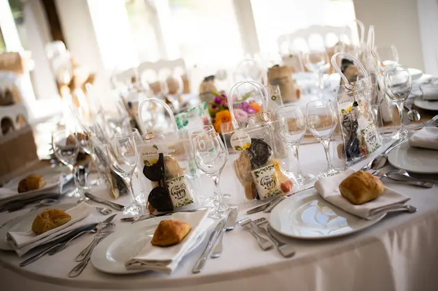 Table de mariage dressée et décorée dans la salle Rigoletto