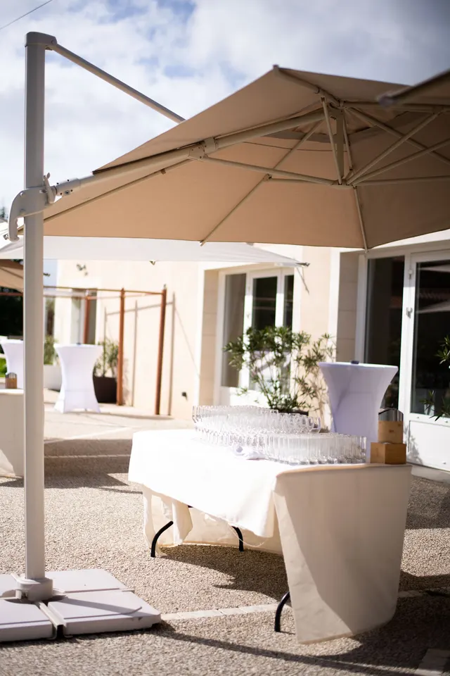 L'espace extérieur du vin d'honneur au Domaine de la Briouse